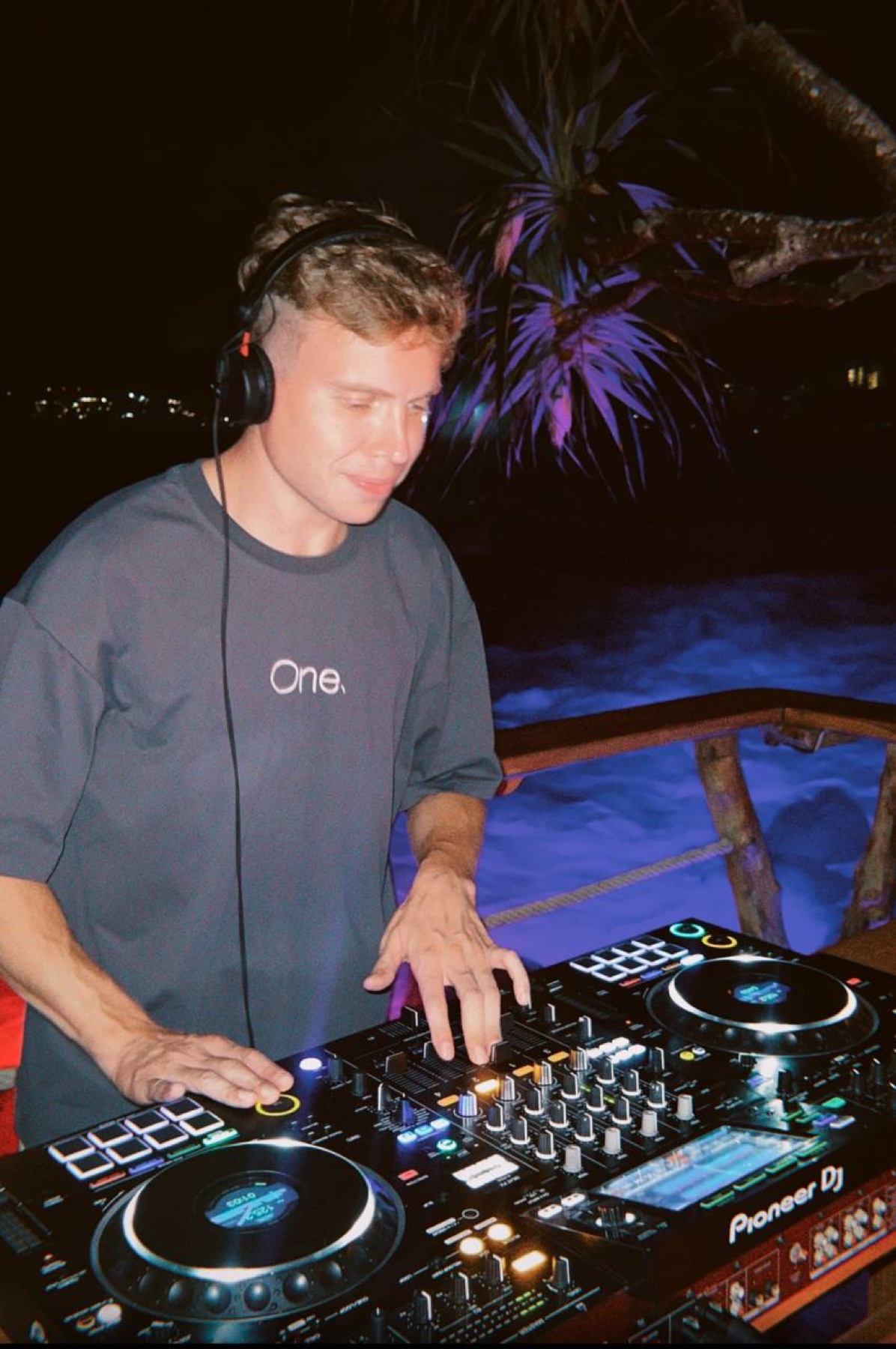 KVADRAT playing an outdoor night set