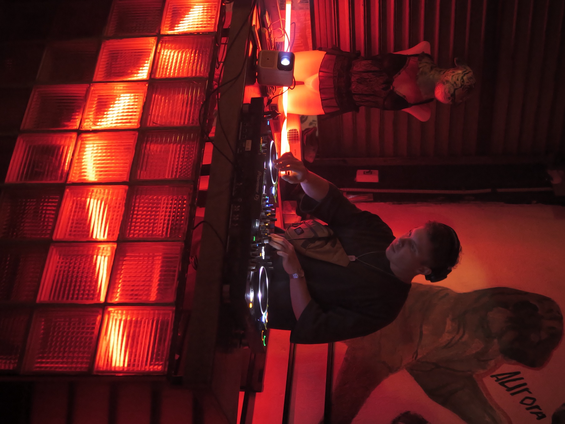 KVADRAT mixing tracks in a club